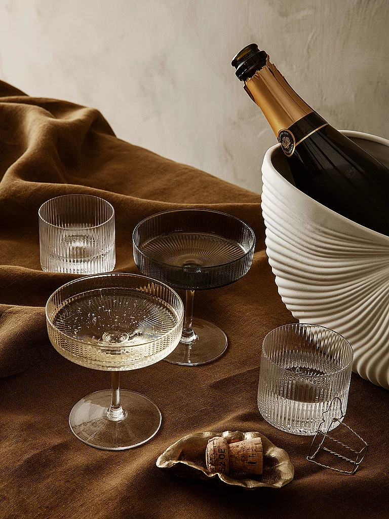 FERM LIVING Champagnerschalen 2er Set RIPPLE Smoked  grau